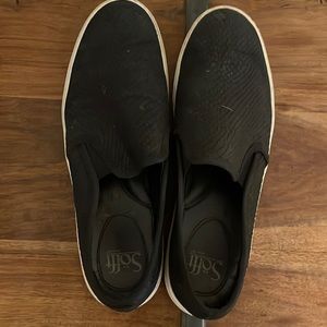 Black and White Sofft Slides